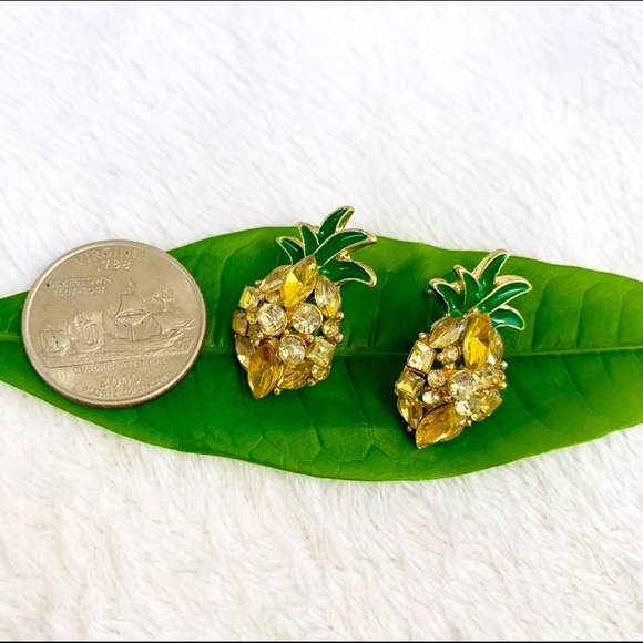 🌵 Pineapple Rhinestone Stud Earrings - Picture 3 of 5